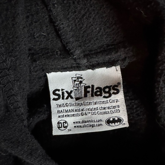 Six Flags Black Batman sweater - Picture 2 of 4
